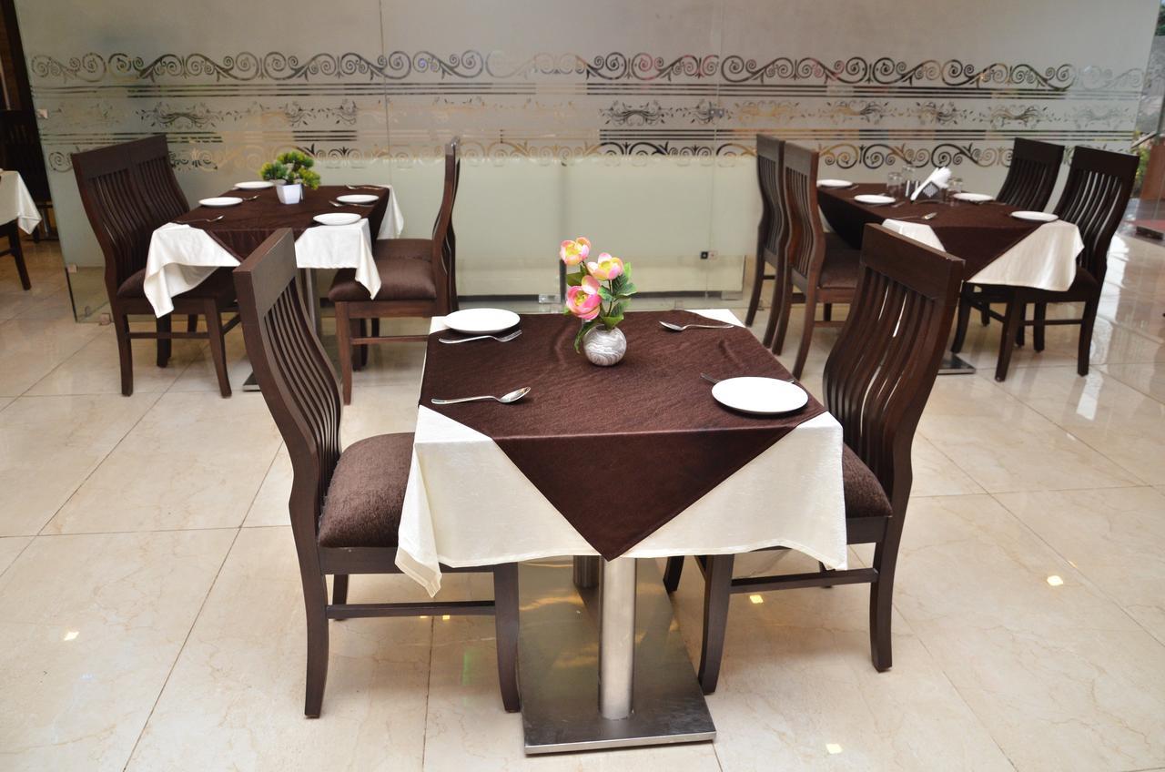 Regal Hotel And Restaurant Матура Екстериор снимка