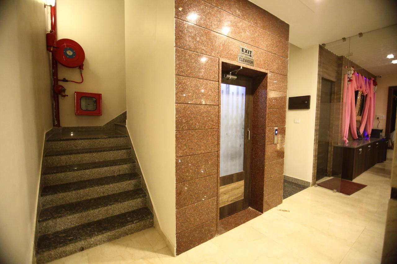 Regal Hotel And Restaurant Матура Екстериор снимка
