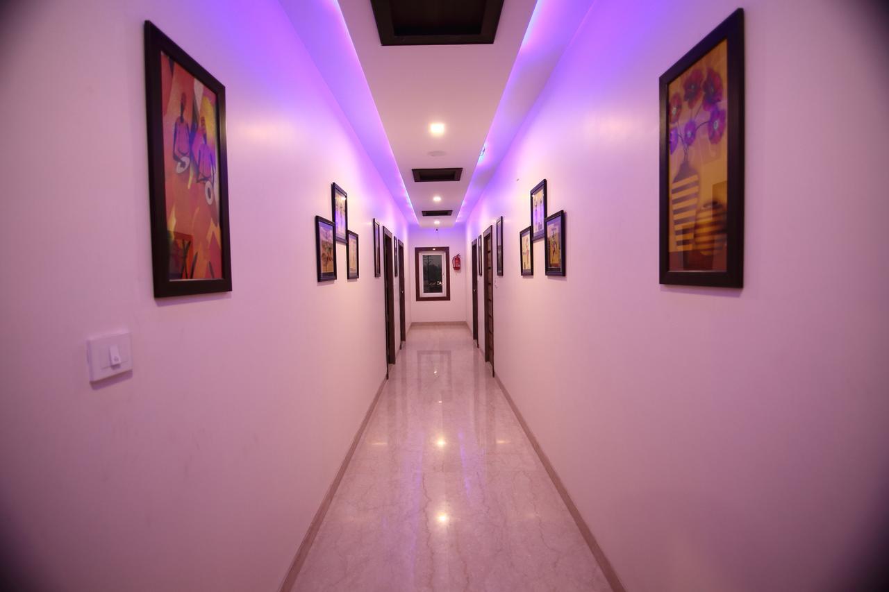 Regal Hotel And Restaurant Матура Екстериор снимка