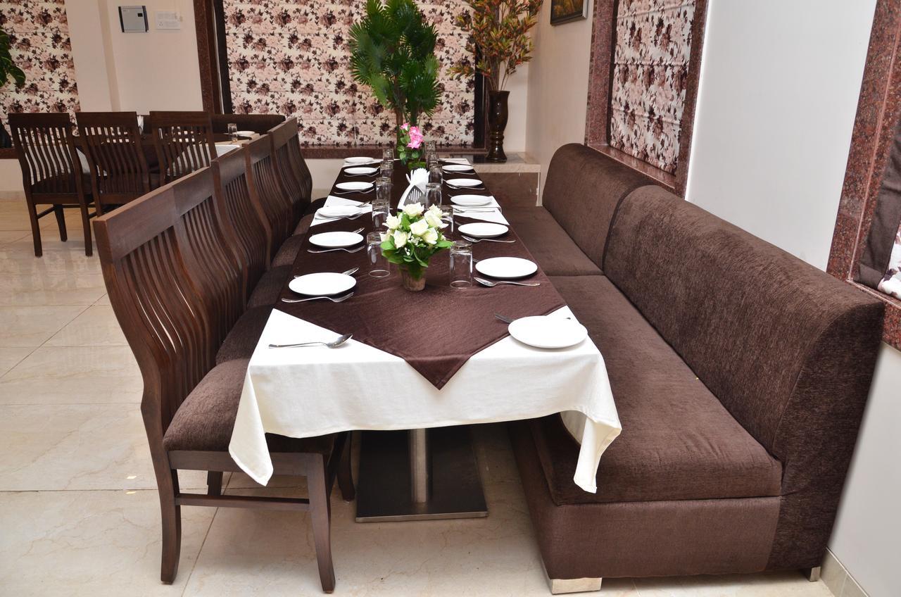 Regal Hotel And Restaurant Матура Екстериор снимка