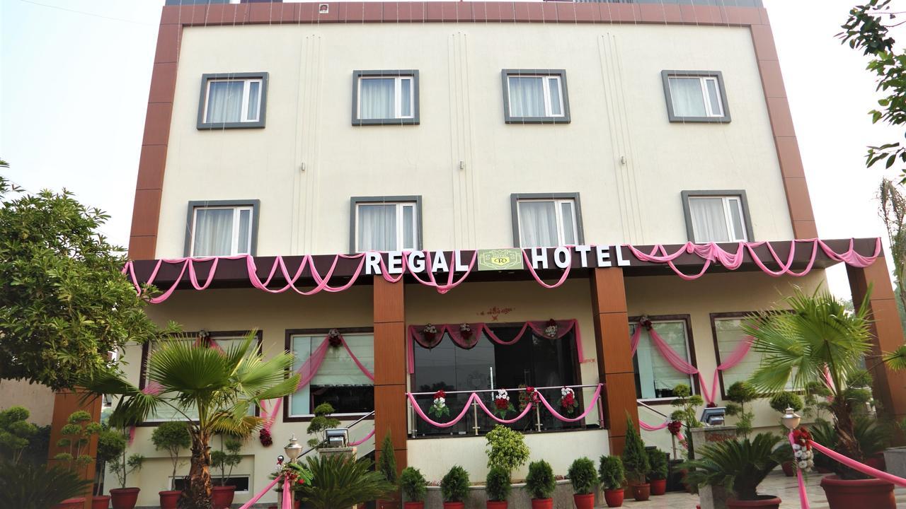 Regal Hotel And Restaurant Матура Екстериор снимка